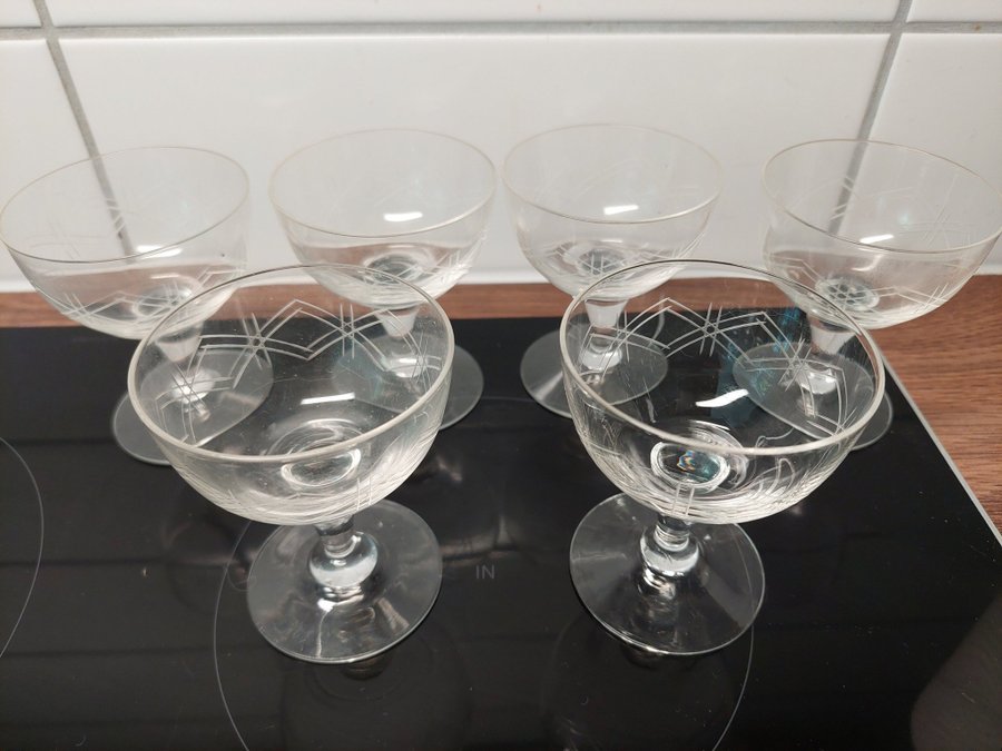 Äldre Retro Likörglas Fot Slipad Dekor