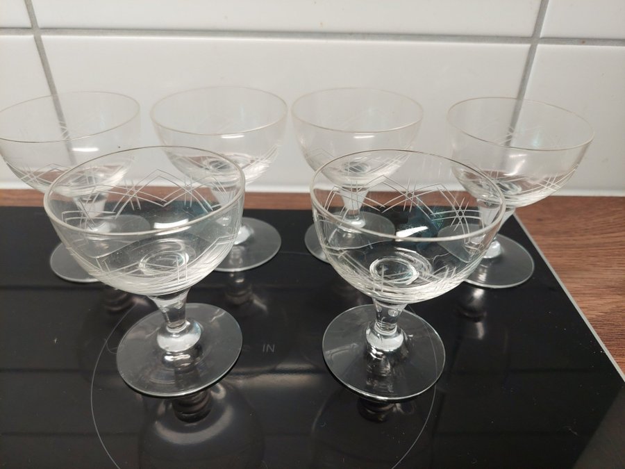 Äldre Retro Likörglas Fot Slipad Dekor