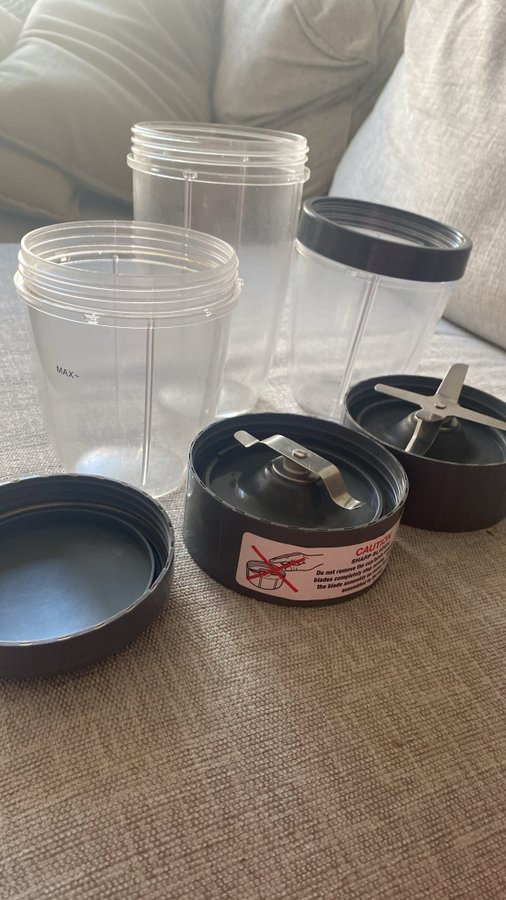 Nutribullet set of cup lids and blades