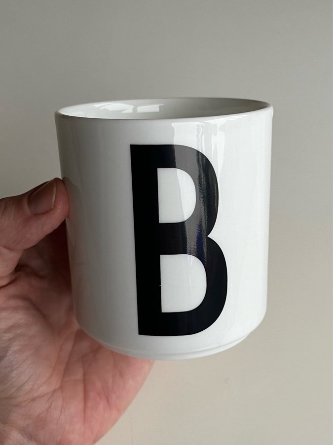 Design Letters B kopp mugg porslin Typography Arne Jacobsen Fint skick