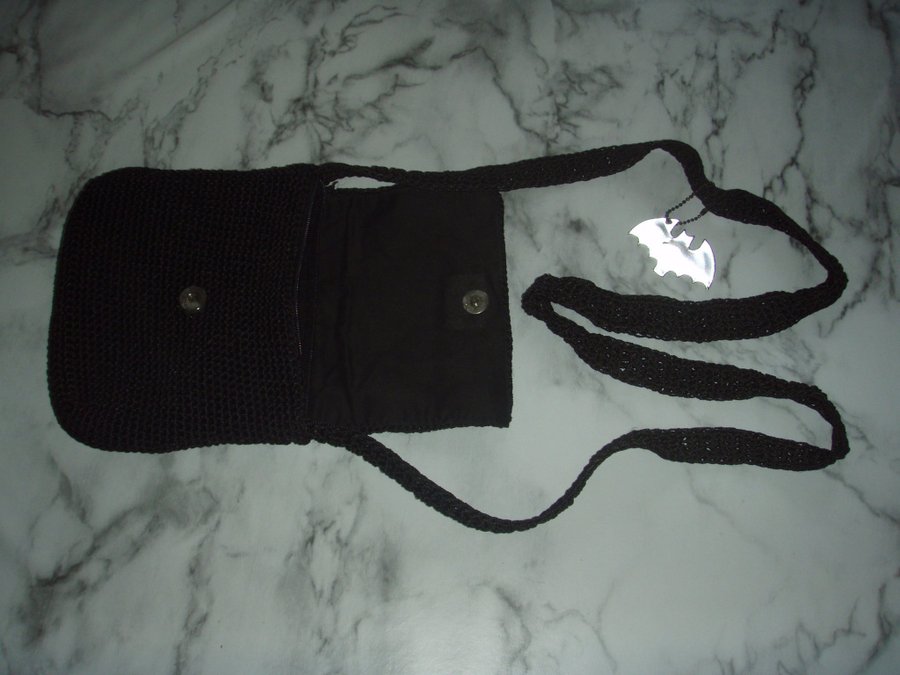 Handväska stickad/virkad med Batmanreflex 20 X 20 Centimeter