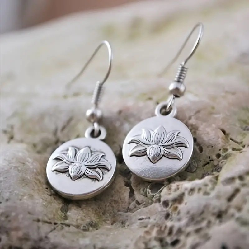 Fina örhängen lotus blomma vintage antik stil boho gravyr tibetsilver harmoni