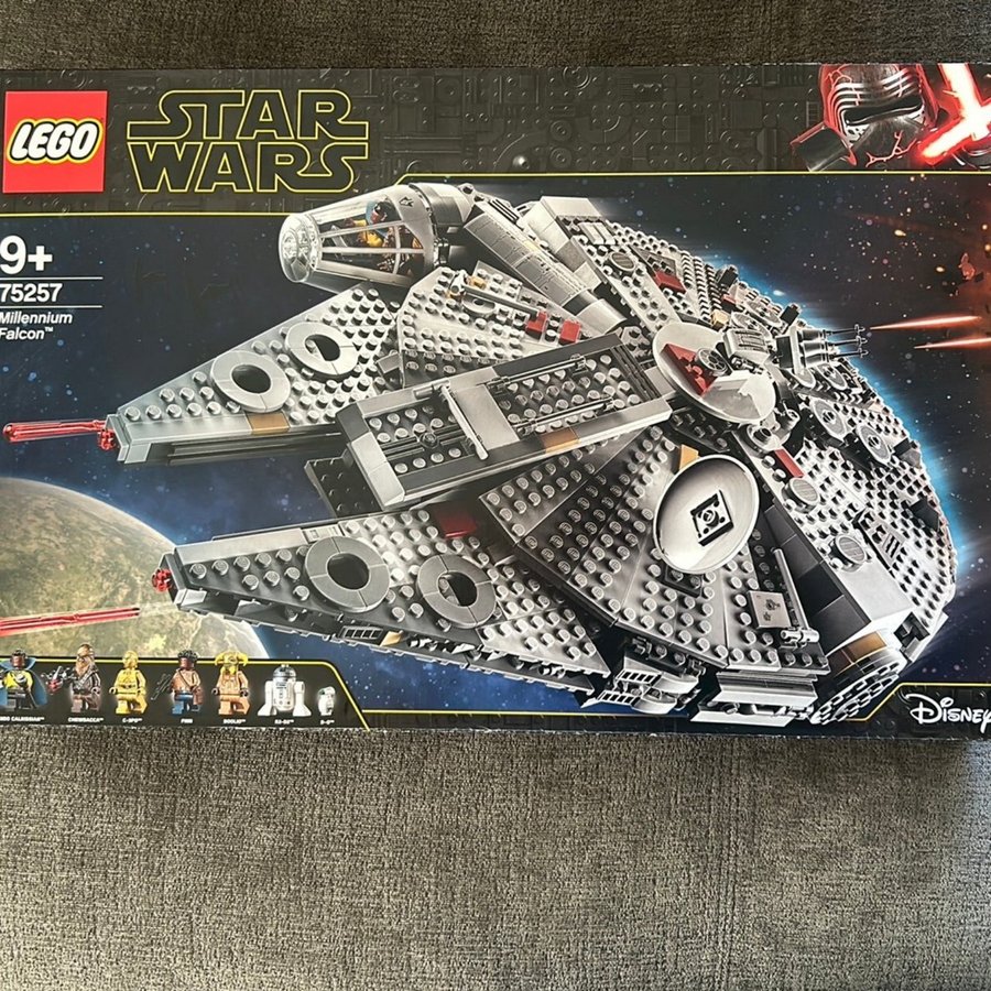 LEGO Star Wars 75257 Millennium Falcon