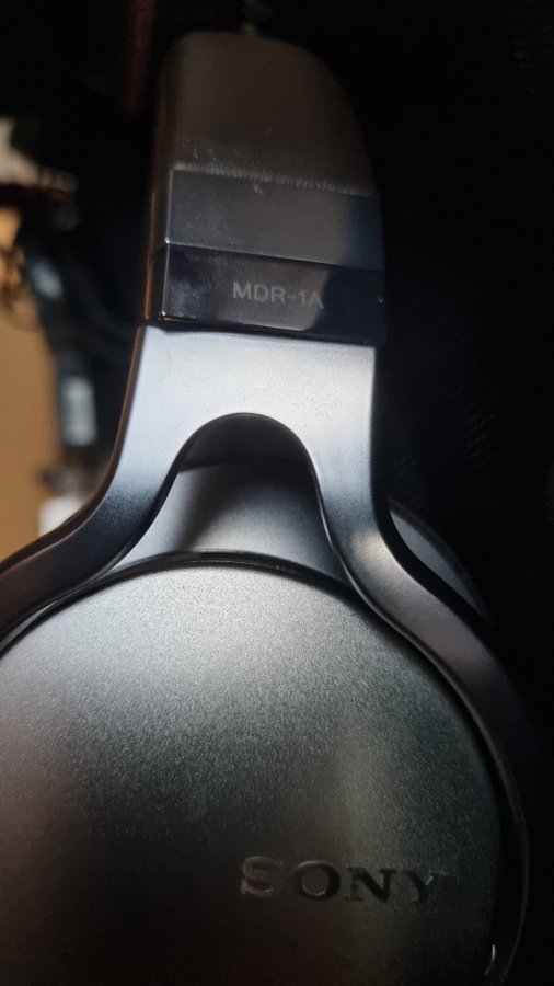 Hörlurar Sony MDR-1A (Annons2)