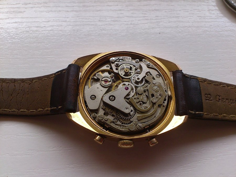 Kronograf, armbandsur. Diameter 36 mm.