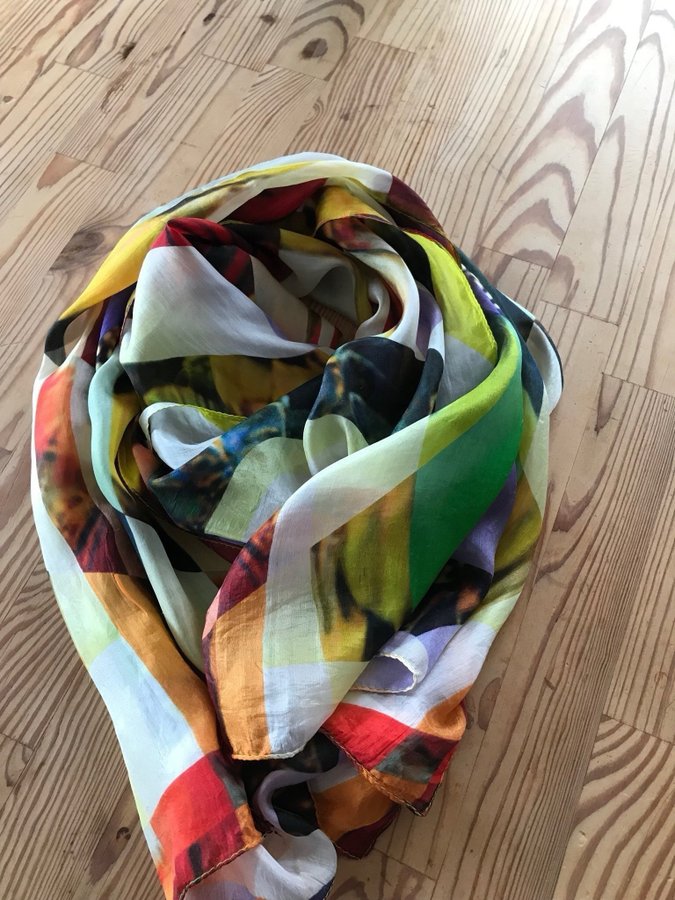 Sjal i siden/ silke/ stor flerfärgad scarf i siden / 160 cm lång