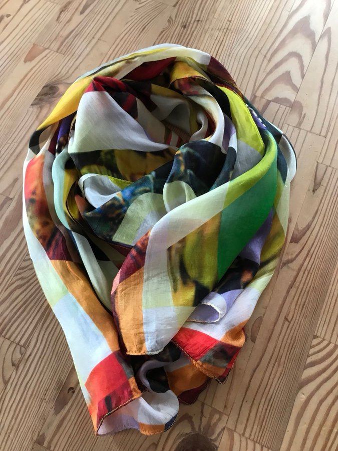 Sjal i siden/ silke/ stor flerfärgad scarf i siden / 160 cm lång