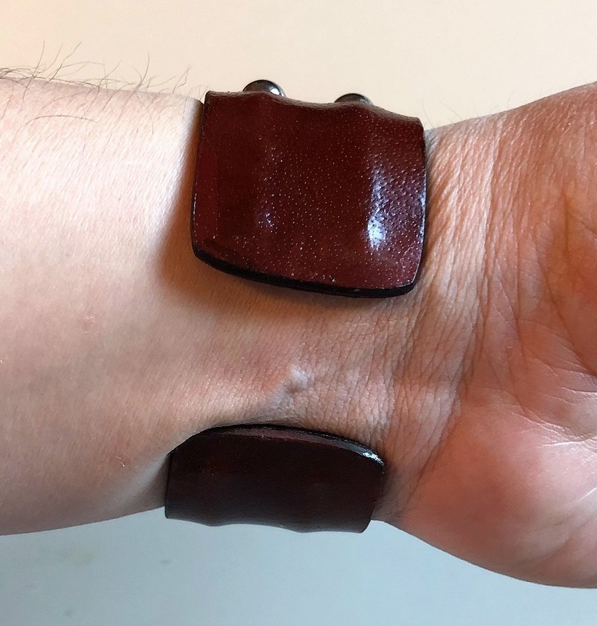 Armband Läder med 10 st nitar  BRUN NYTT !!!