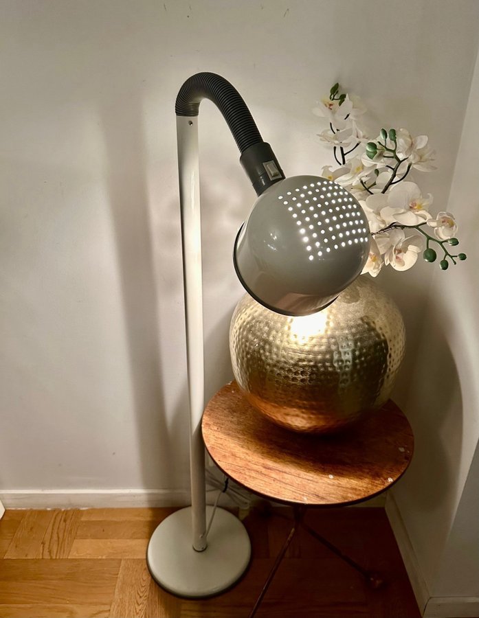 Vacker Retro golv lampa Vintage Från ALDA Metall  Plast golvlampa lampa