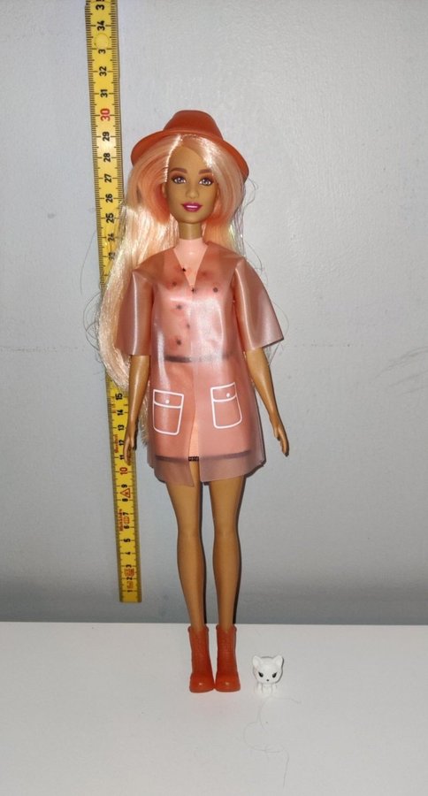 Barbie Color Reveal Docka