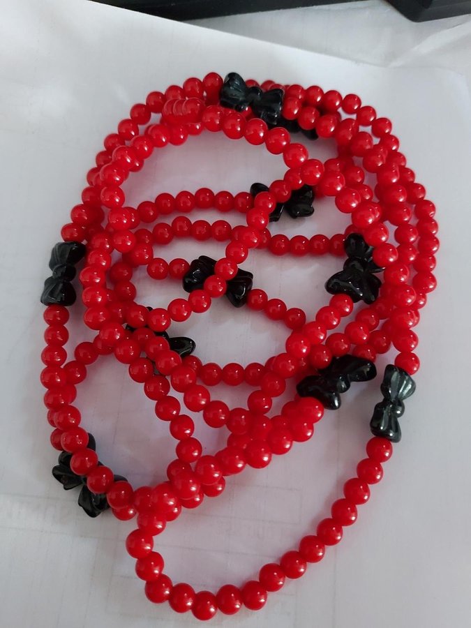 Halsband GLAS rött/svart 80-tal Längd ca128 cm