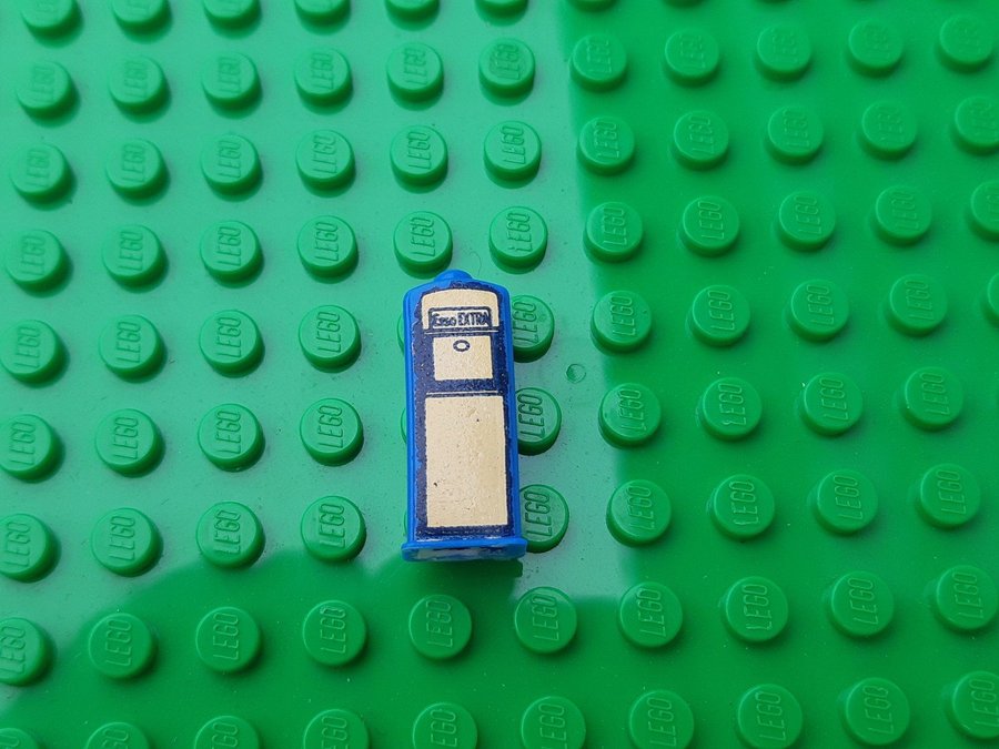 LEGO x887px1 HO Scale Accessory Petrol Pumps Esso