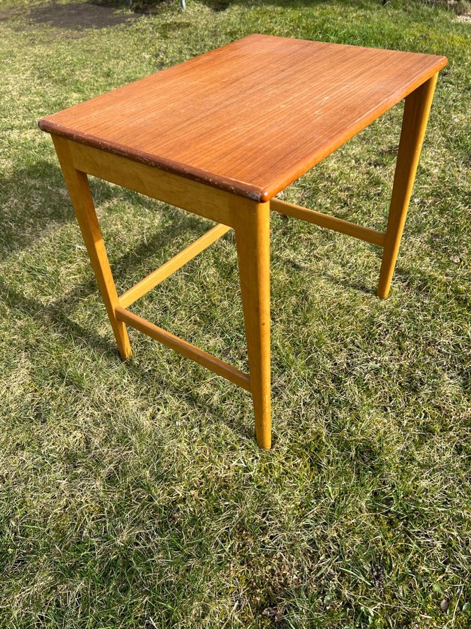 Fint gammalt BORD i TEAK 1950/60-tal