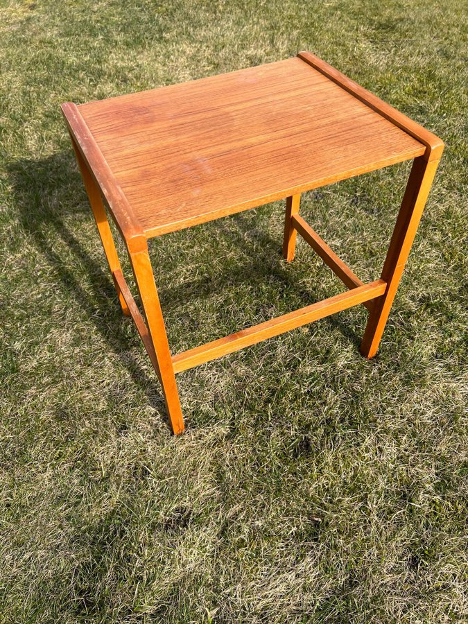 Fint gammalt BORD i TEAK. 1950/60-tal