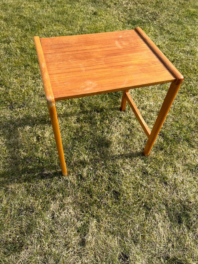 Fint gammalt BORD i TEAK 1950/60-tal