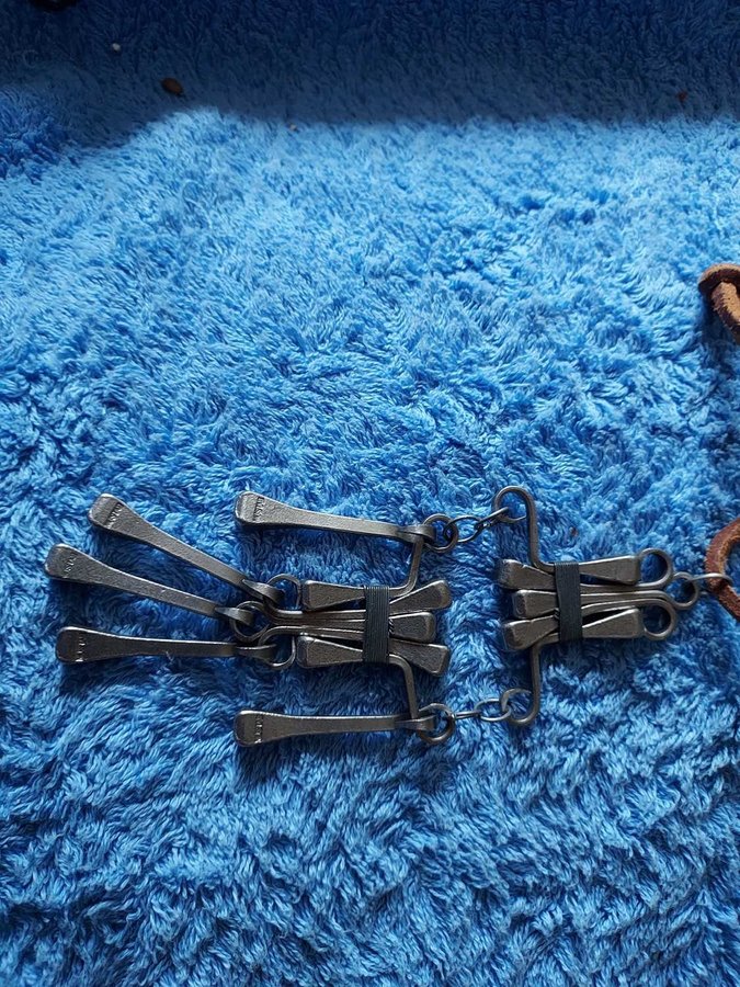 Halsband hänge 15 cm i metall Hästskosöm Läderrem L 66 cm