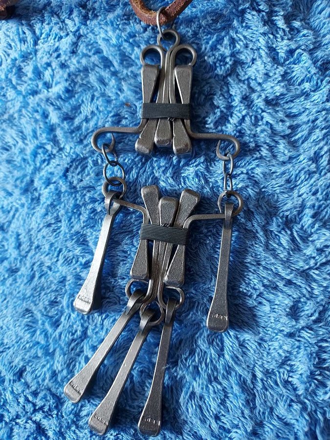 Halsband hänge 15 cm i metall Hästskosöm Läderrem L 66 cm