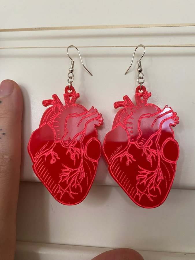 Realistic heart earrings