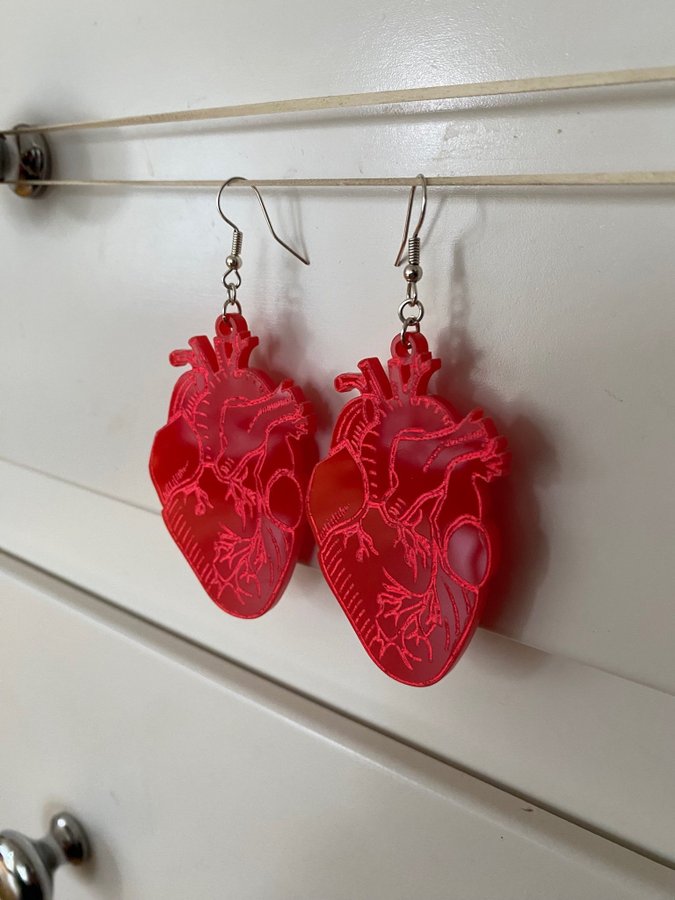 Realistic heart earrings