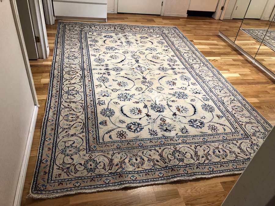 Exklusiv charmig sliten handknuten orientalisk matta 194x290 cm