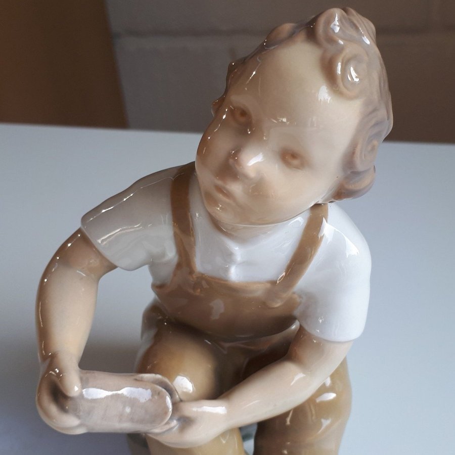 Early 1900s Bing  Grøndahl Perfect MICHAELA AHLMANN #2275 Brown Boy With a Shoe