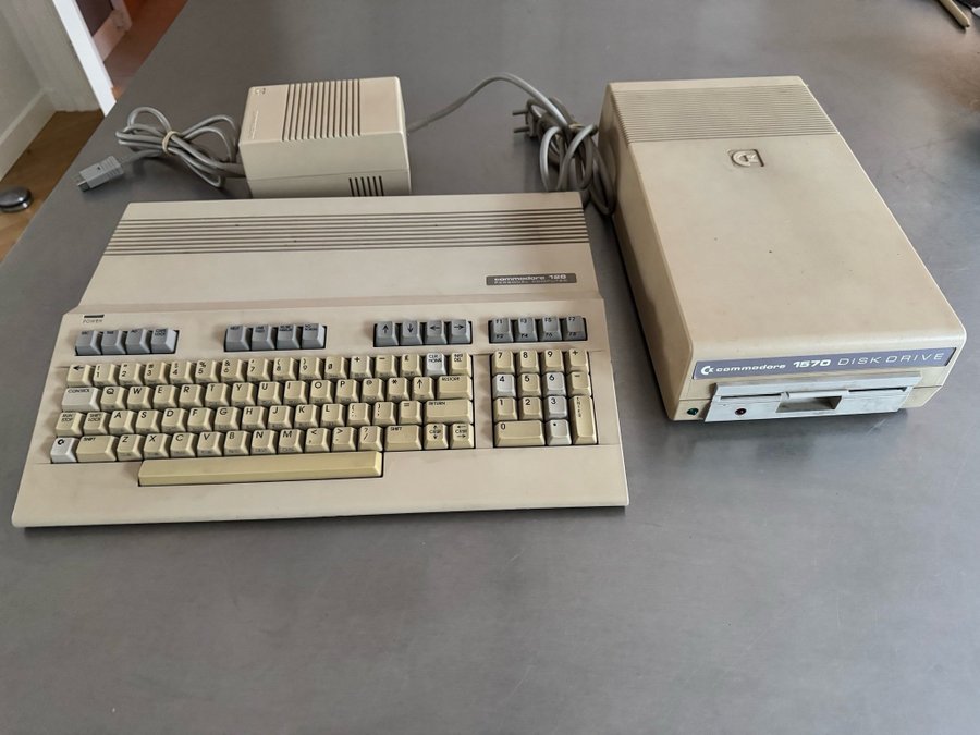 Commodore 128 med 1570 Disk Drive