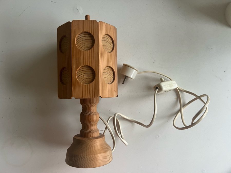 Trälampa furu 70-tal retro vintage retro näver