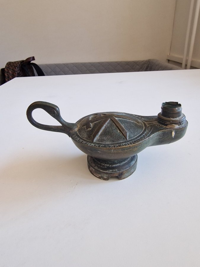 A brone genie lamp