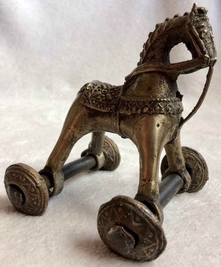 Bronshäst tempelleksak Indien 1800 tal häst på hjul brons antik leksak tempel