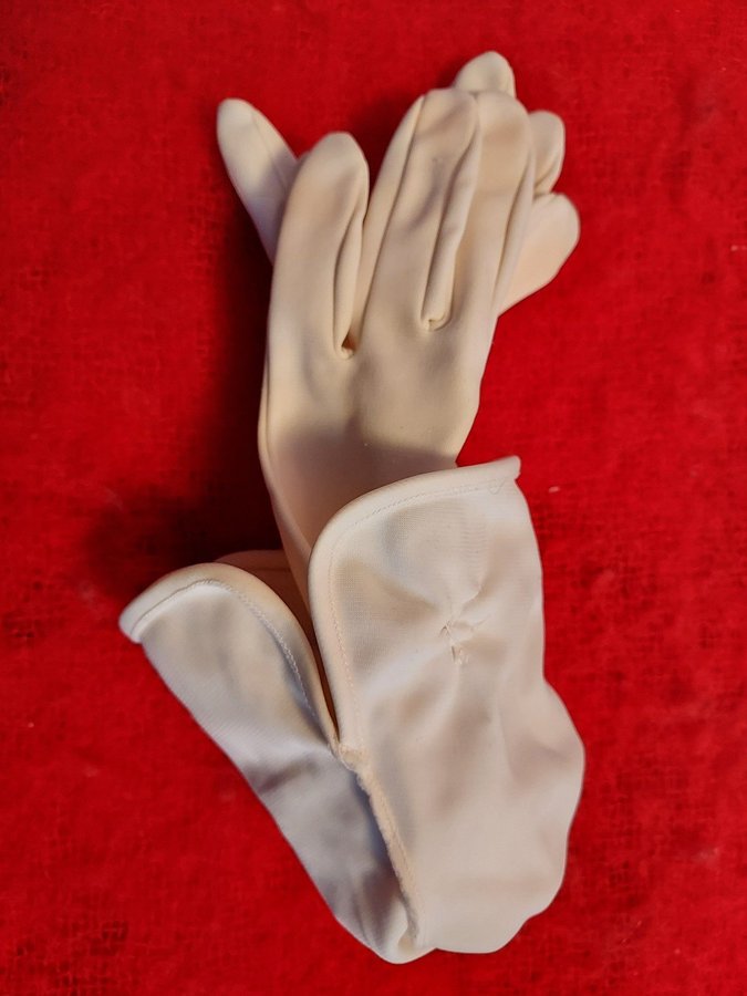 Handskar VITA 60-tal Prickar Storlek M/Längd ca 31 cm