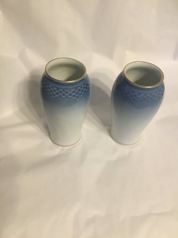 Bing  Gröndal Blå Måsen - 2 st Vaser med guldkant Nr: 678