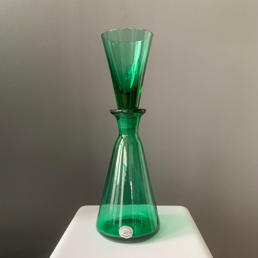 REIJMYRE Karaff i grönt glas - glaskaraff medicinflaska konstglas snaps vintage