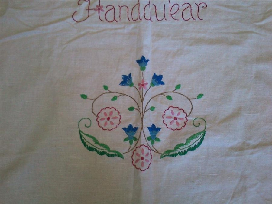 paradhandduk linne handbroderad !