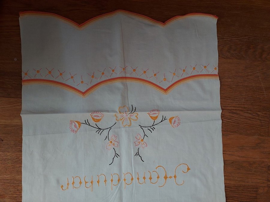 Paradhandduk 40-tal Handbroderad Bredd 51 cm/Längd 78 cm