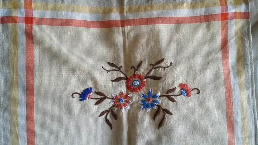 Paradhandduk 30/40-tal Handbroderad Bredd 515 cm/Längd 80 cm