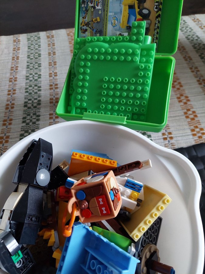 En Lot med LegoSmå Legobitar