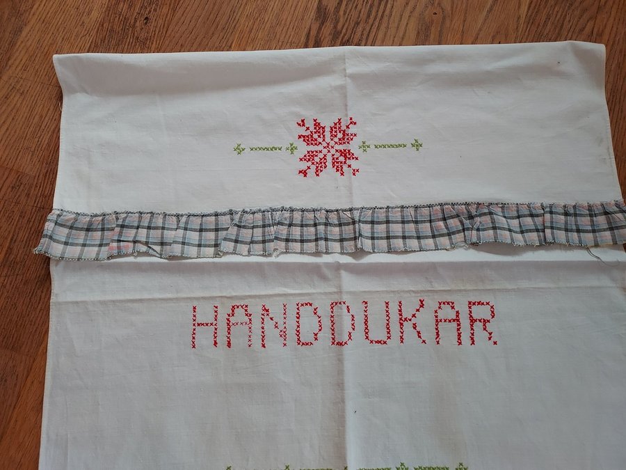 Paradhandduk 40-tal Handbroderad Bredd 515 cm/Längd 67 cm