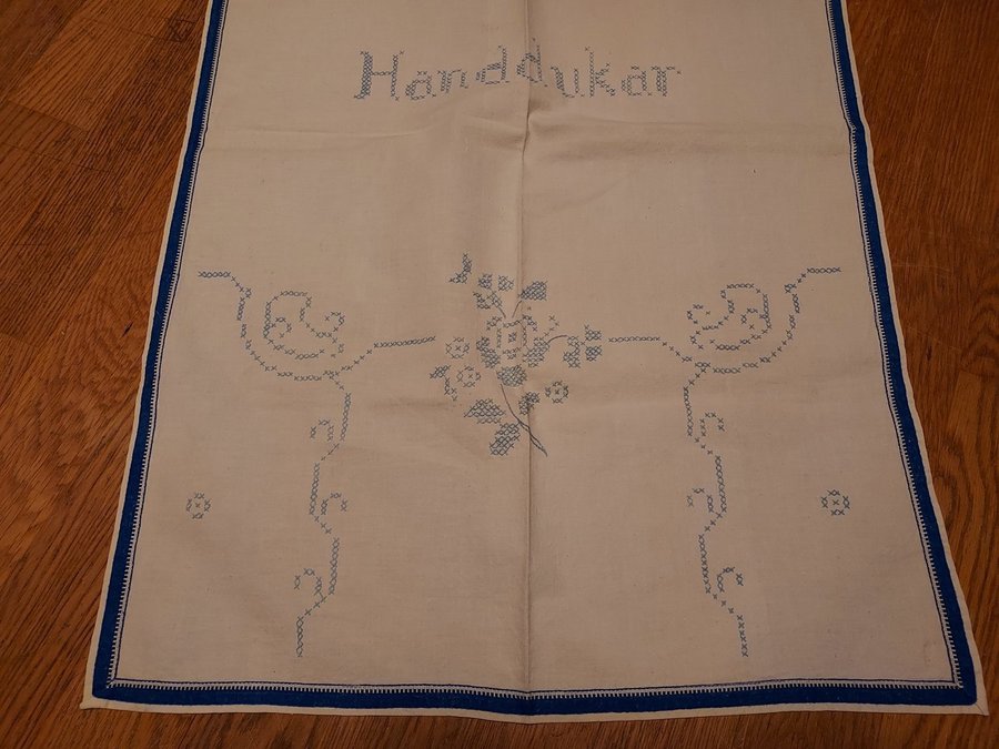 Paradhandduk 40-tal Handbroderad Bredd 48 cm/Längd 77 cm