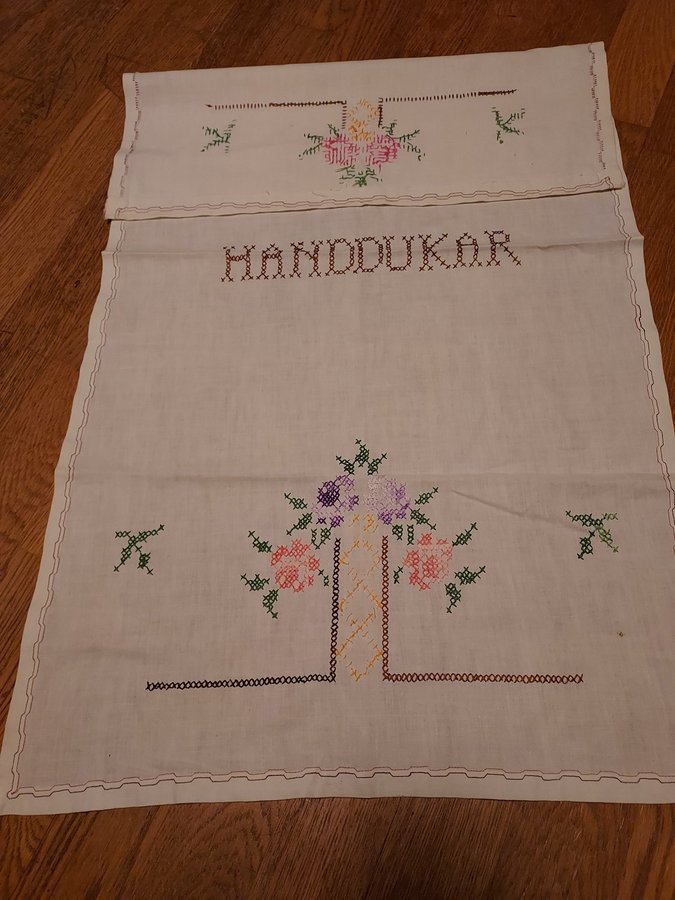 Paradhandduk 30-tal Handbroderad Bredd Bredd 475 cm/Längd 86 cm