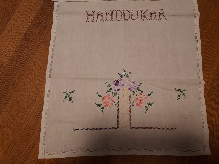 Paradhandduk 30-tal Handbroderad Bredd Bredd 475 cm/Längd 86 cm