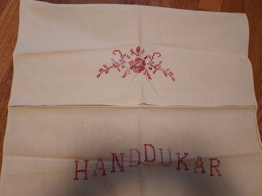 Paradhandduk Handbroderad Bredd 585 cm/Längd 785 cm