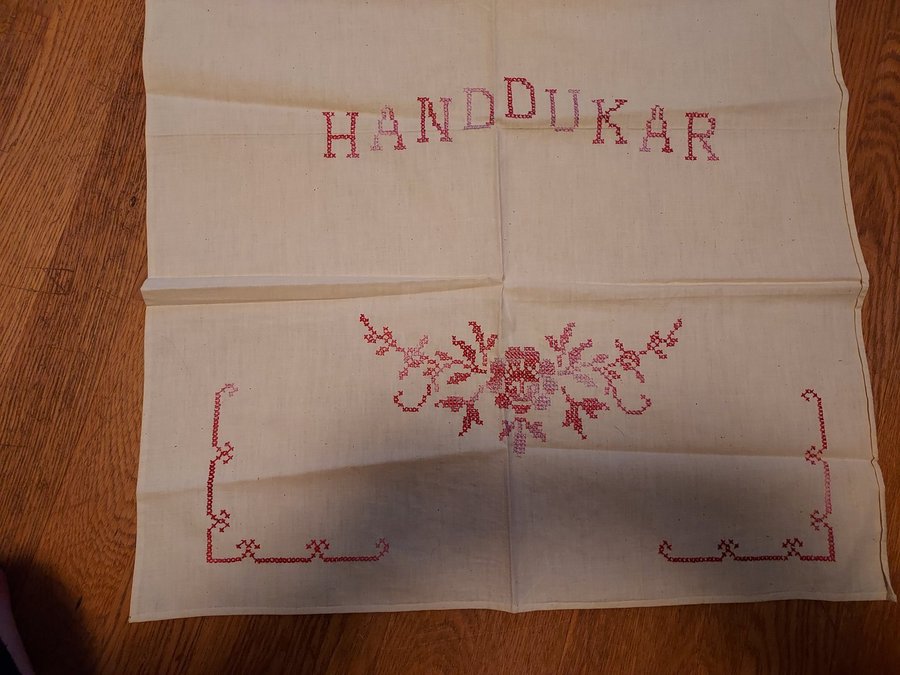 Paradhandduk Handbroderad Bredd 585 cm/Längd 785 cm