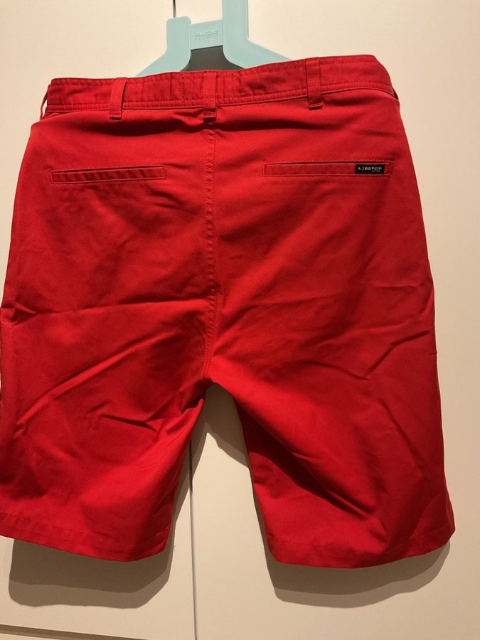 Lobster golf shorts röda , storlek 32