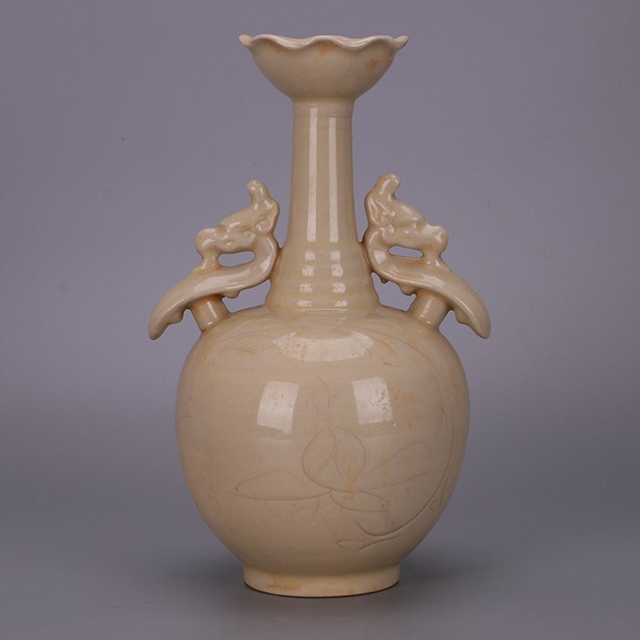 Song Dynasty Hutian kiln shadow green carved amphora