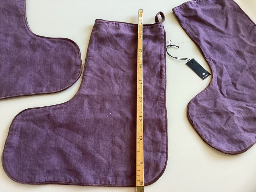 2 stycken julstrumpor design ”house Doctor ” aubergine 100% linne