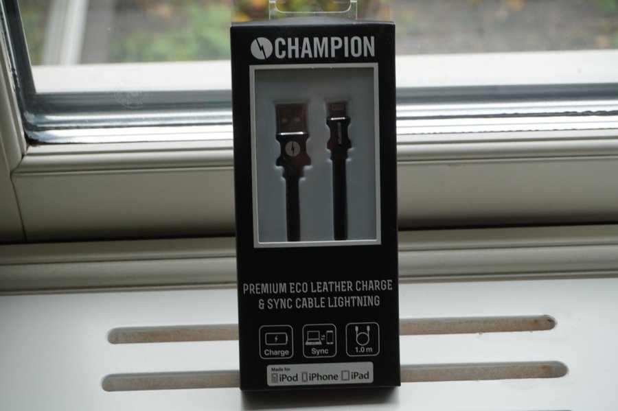 Champion ladd kabel till iPhone (Klädd i svart läder)