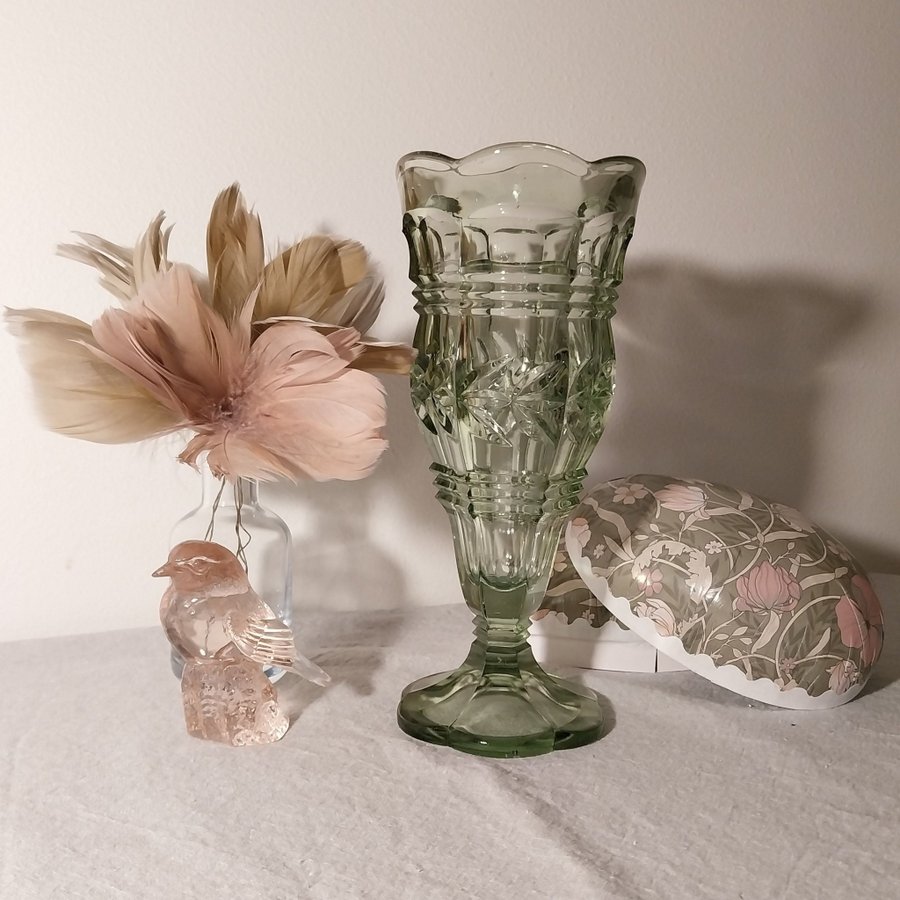 Vas - Grön - Art deco - Vintage - Pressat Glas