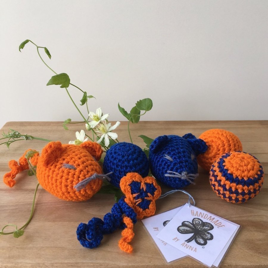 HANDMADE BY ANNA 6-pack Virkade Kattleksaker • möss/bollar • Blå/Orange • Nya!