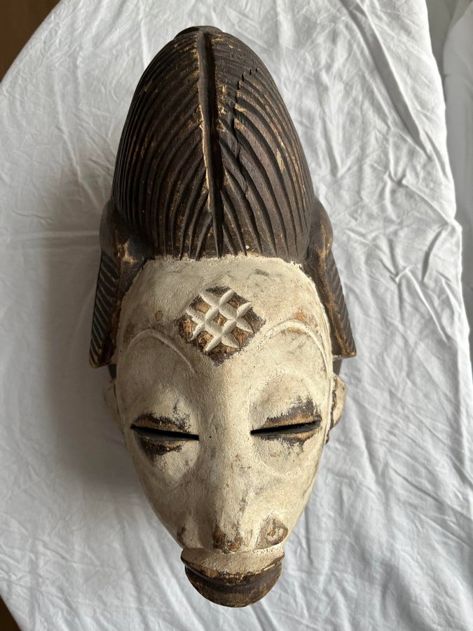 Mask i trä från Ghana