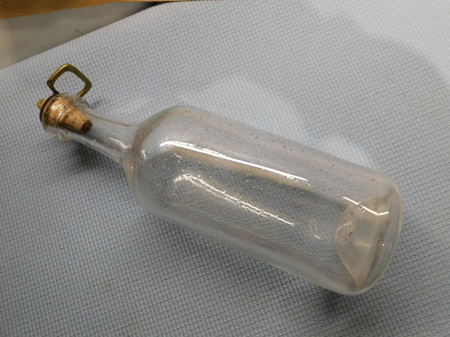 Karaff Vintage Bubbleglas Flaska med Svängkork o Puntelmärke